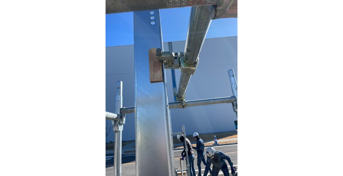 LINE_ALBUM_岩崎電気ソーラーカーポート_230208_1